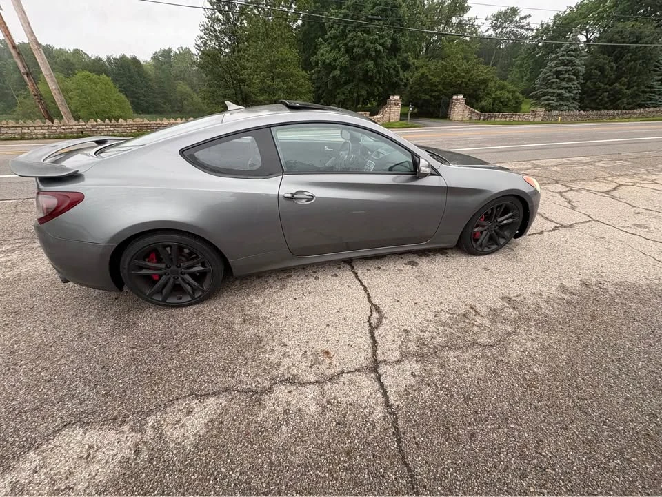 2010 Hyundai Genesis Coupe - Image 4 of 11