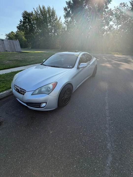 2010 Hyundai Genesis Coupe - Image 2 of 6