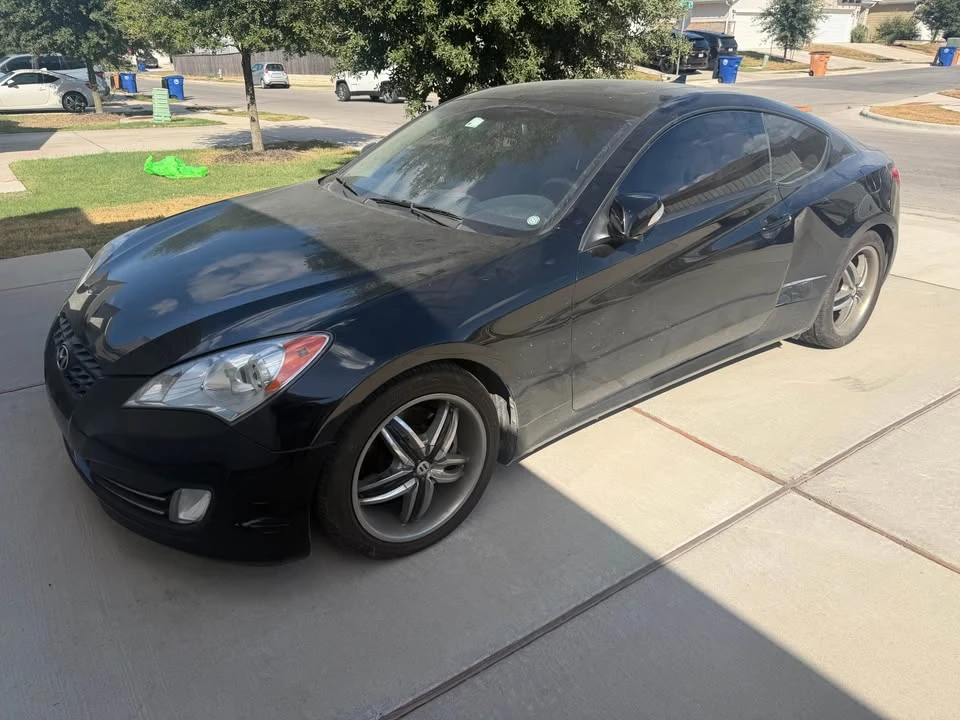 2010 Hyundai Genesis Coupe - Image 2 of 7