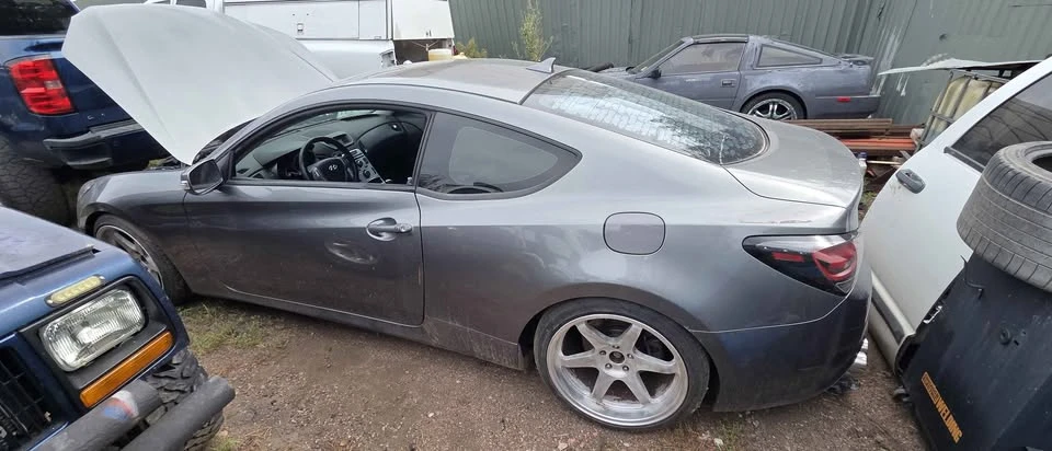 2010 Hyundai Genesis Coupe - Image 2 of 3