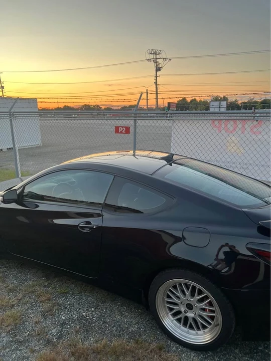 2010 Hyundai Genesis Coupe - Image 3 of 10