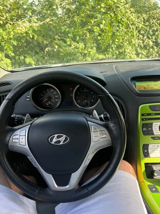 2010 Hyundai Genesis Coupe - Image 2 of 10