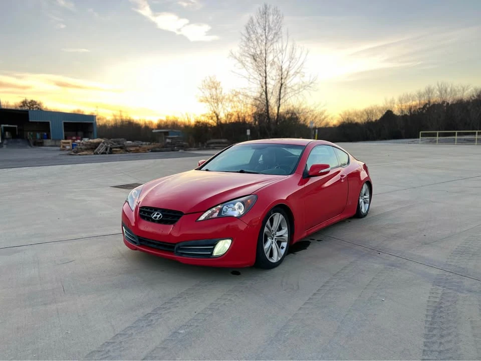2010 Hyundai Genesis Coupe - Image 2 of 8
