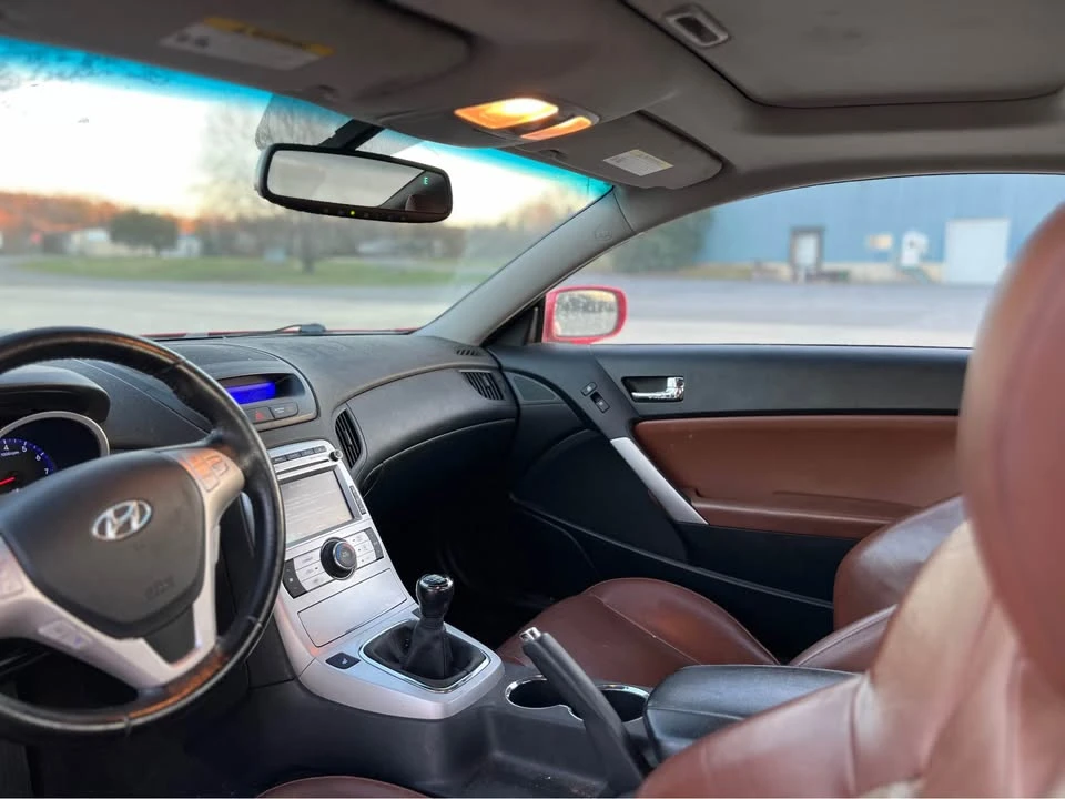 2010 Hyundai Genesis Coupe - Image 7 of 8