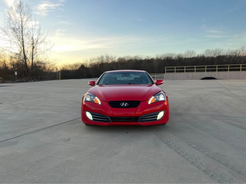 2010 Hyundai Genesis Coupe - Image 3 of 8