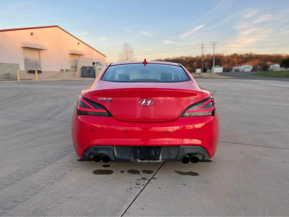 2010 Hyundai Genesis Coupe - Image 4 of 8