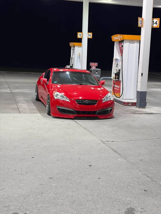 2010 Hyundai Genesis Coupe - Image 2 of 6