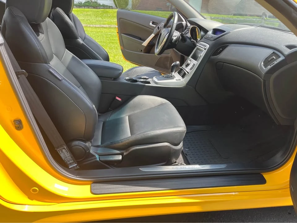2010 Hyundai Genesis Coupe - Image 15 of 20
