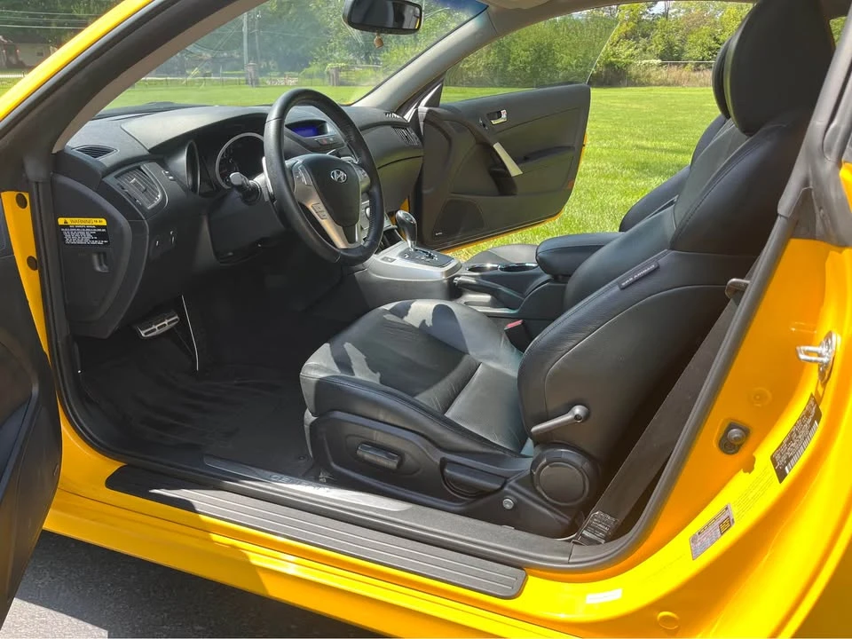 2010 Hyundai Genesis Coupe - Image 14 of 20
