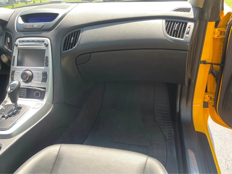 2010 Hyundai Genesis Coupe - Image 17 of 20