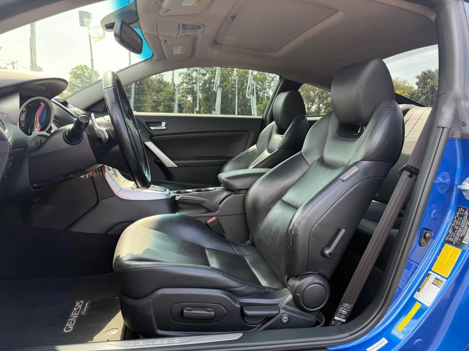 2010 Hyundai Genesis Coupe - Image 9 of 17