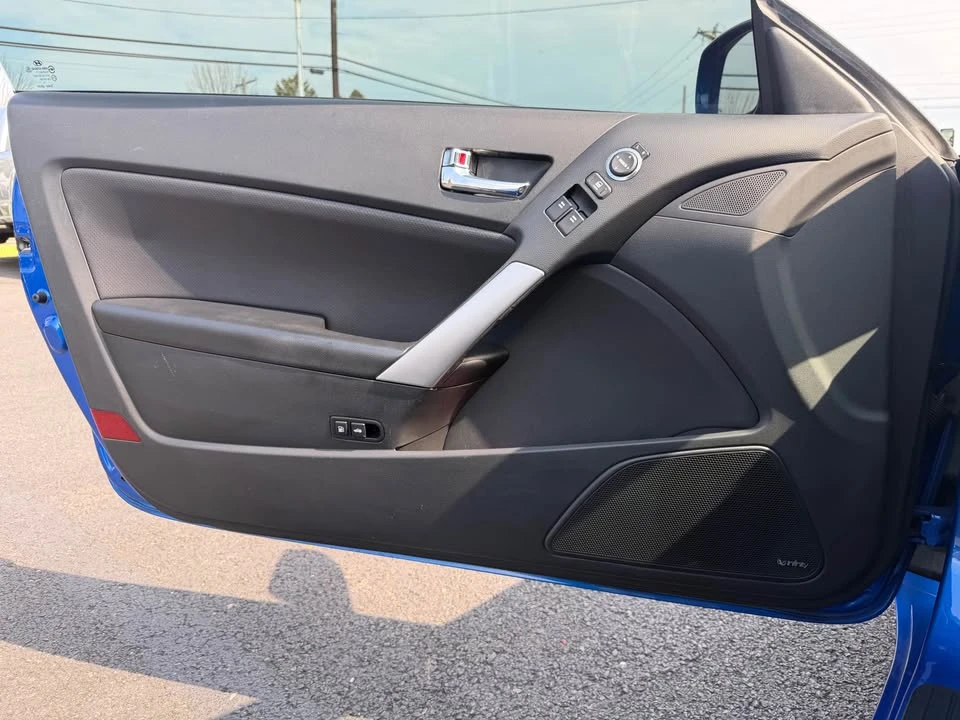 2010 Hyundai Genesis Coupe - Image 16 of 17