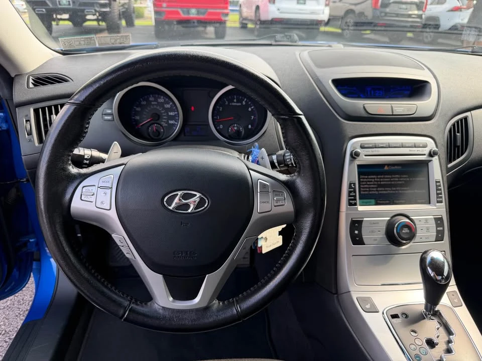 2010 Hyundai Genesis Coupe - Image 12 of 17