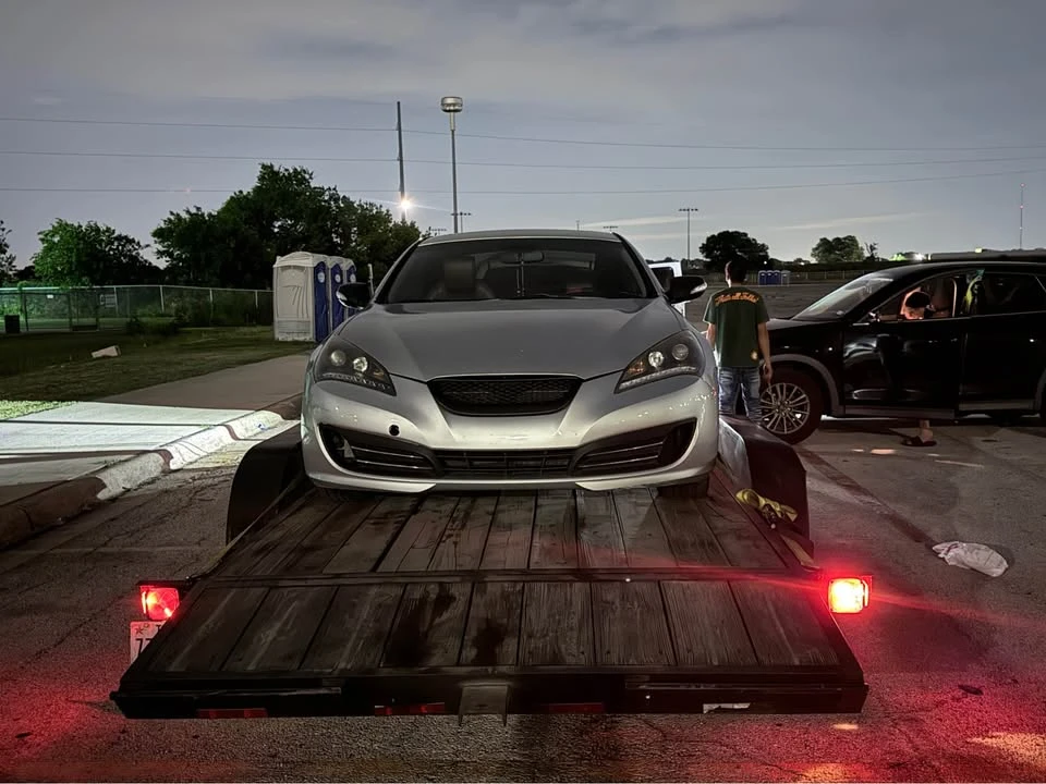 2010 Hyundai Genesis Coupe - Image 2 of 6