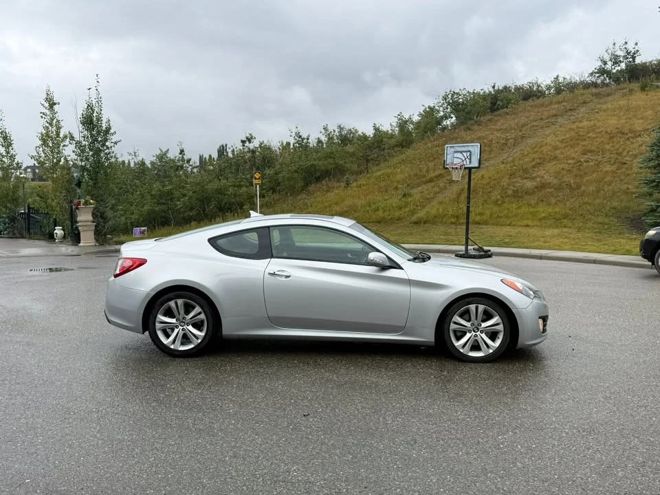 2010 Hyundai Genesis Coupe - Image 5 of 8
