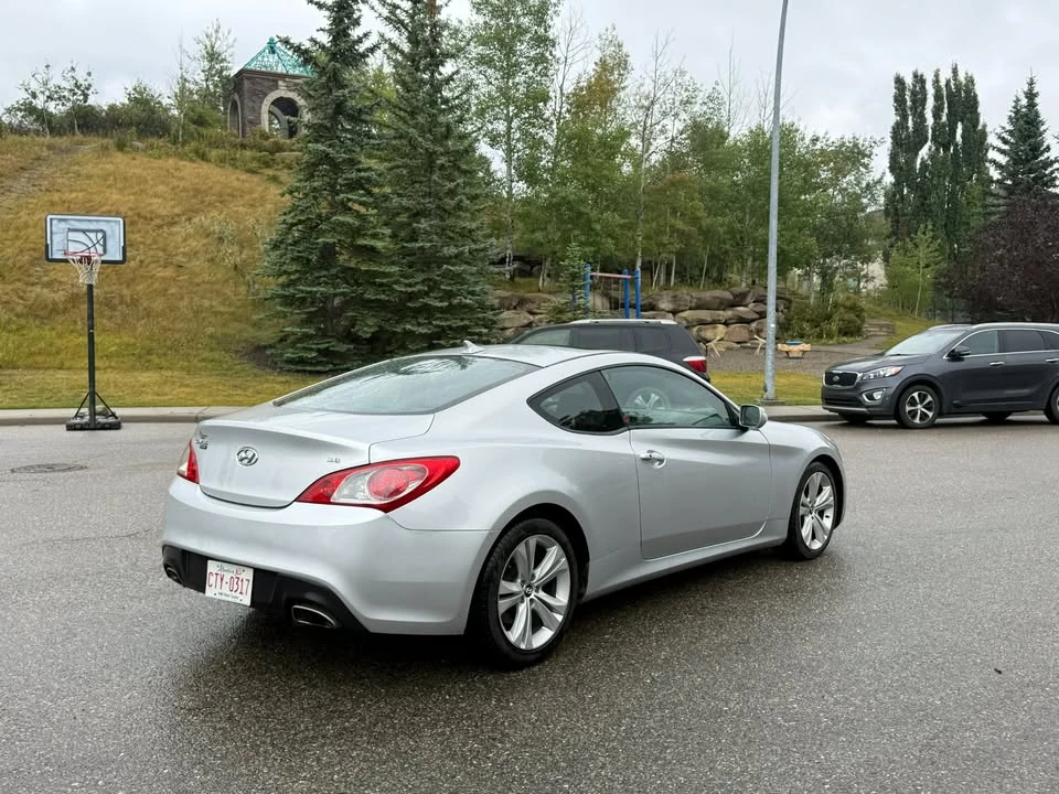 2010 Hyundai Genesis Coupe - Image 6 of 8