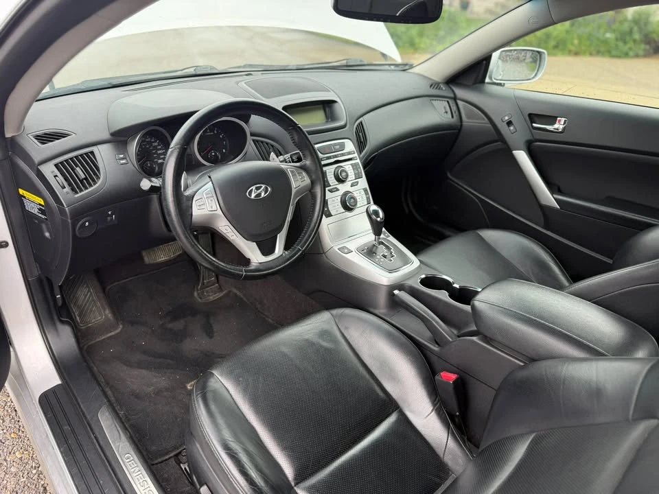 2010 Hyundai Genesis Coupe - Image 8 of 8