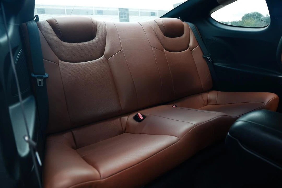 2010 Hyundai Genesis Coupe - Image 12 of 31
