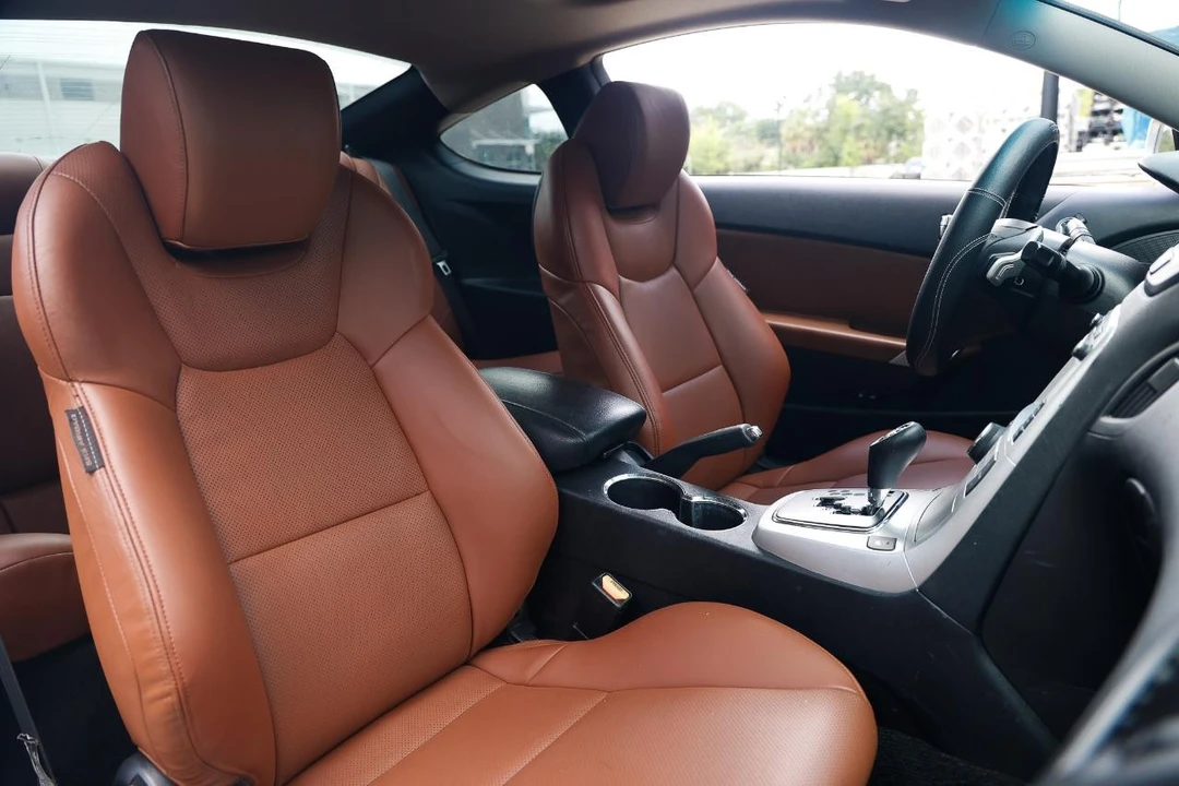 2010 Hyundai Genesis Coupe - Image 18 of 31