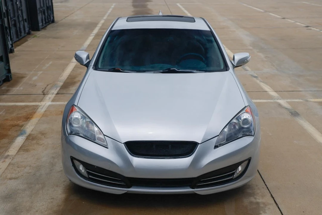 2010 Hyundai Genesis Coupe - Image 19 of 31