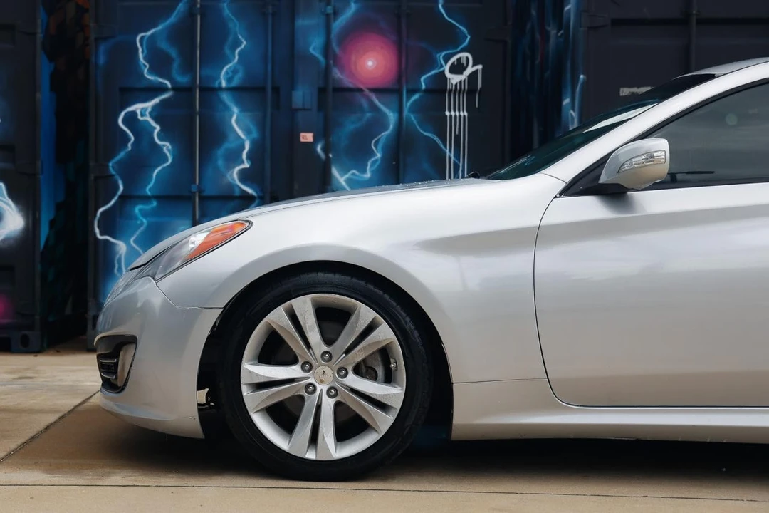 2010 Hyundai Genesis Coupe - Image 24 of 31