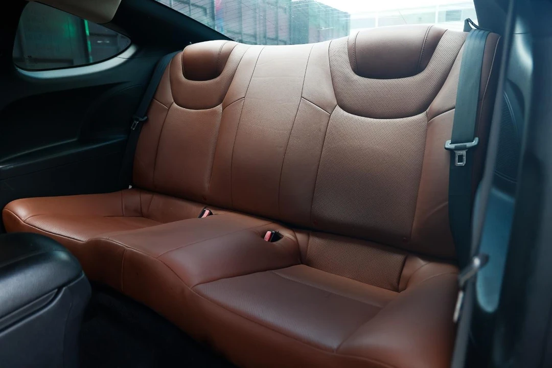 2010 Hyundai Genesis Coupe - Image 10 of 31