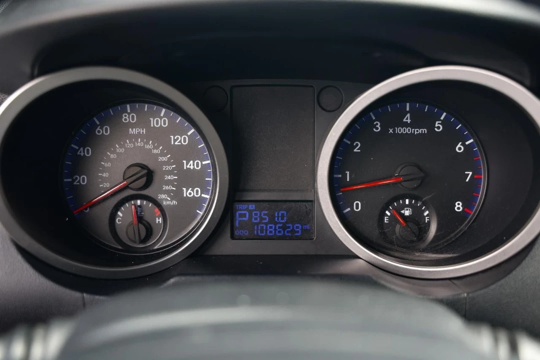 2010 Hyundai Genesis Coupe - Image 29 of 31