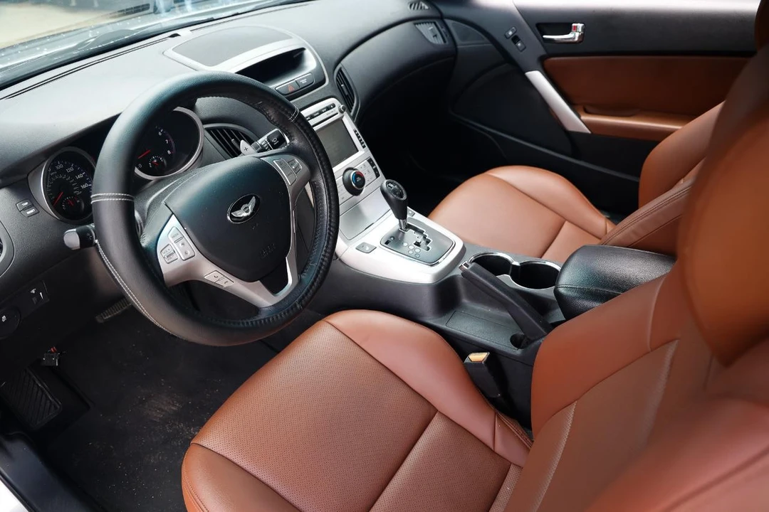 2010 Hyundai Genesis Coupe - Image 3 of 10