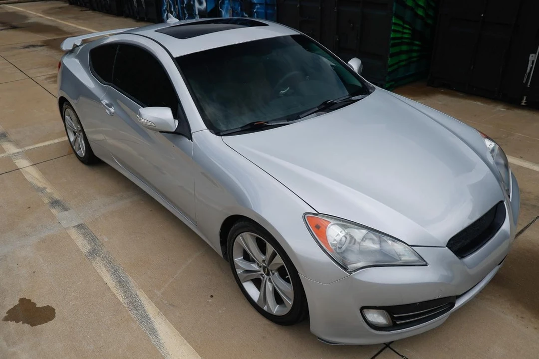 2010 Hyundai Genesis Coupe - Image 15 of 31