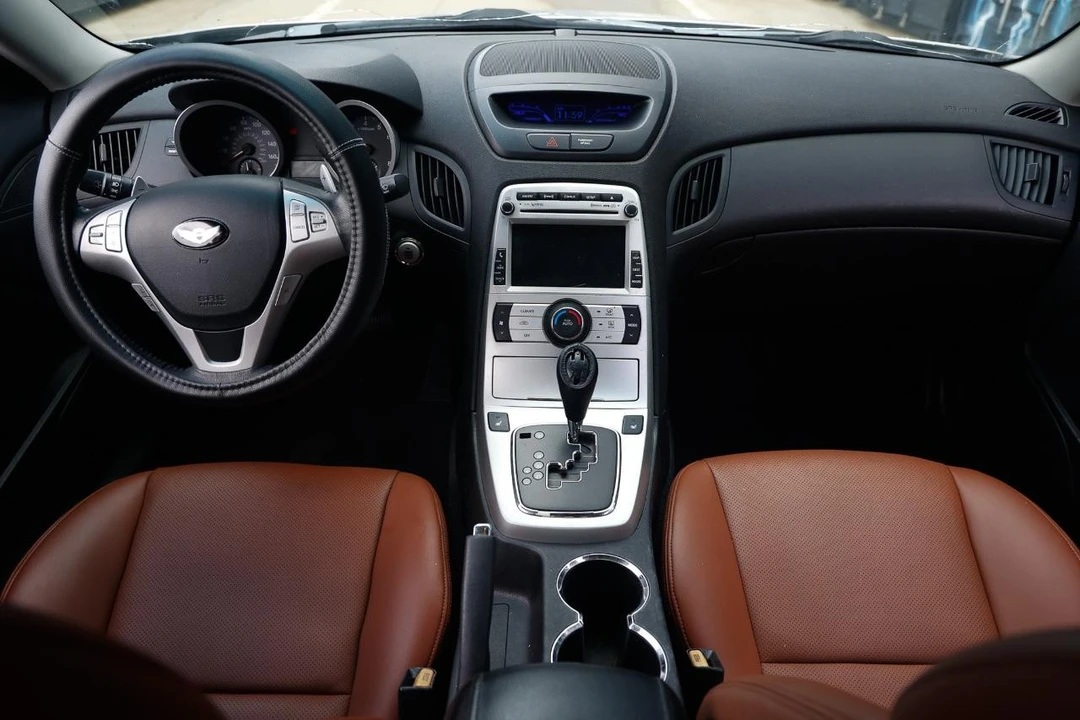 2010 Hyundai Genesis Coupe - Image 2 of 31