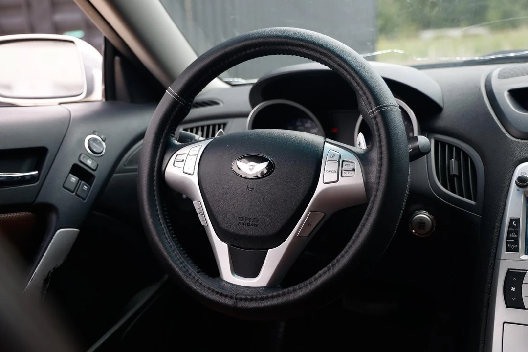 2010 Hyundai Genesis Coupe - Image 28 of 31