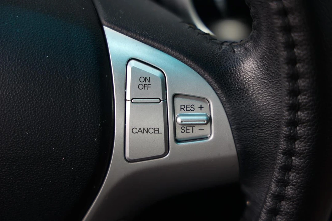 2010 Hyundai Genesis Coupe - Image 27 of 31