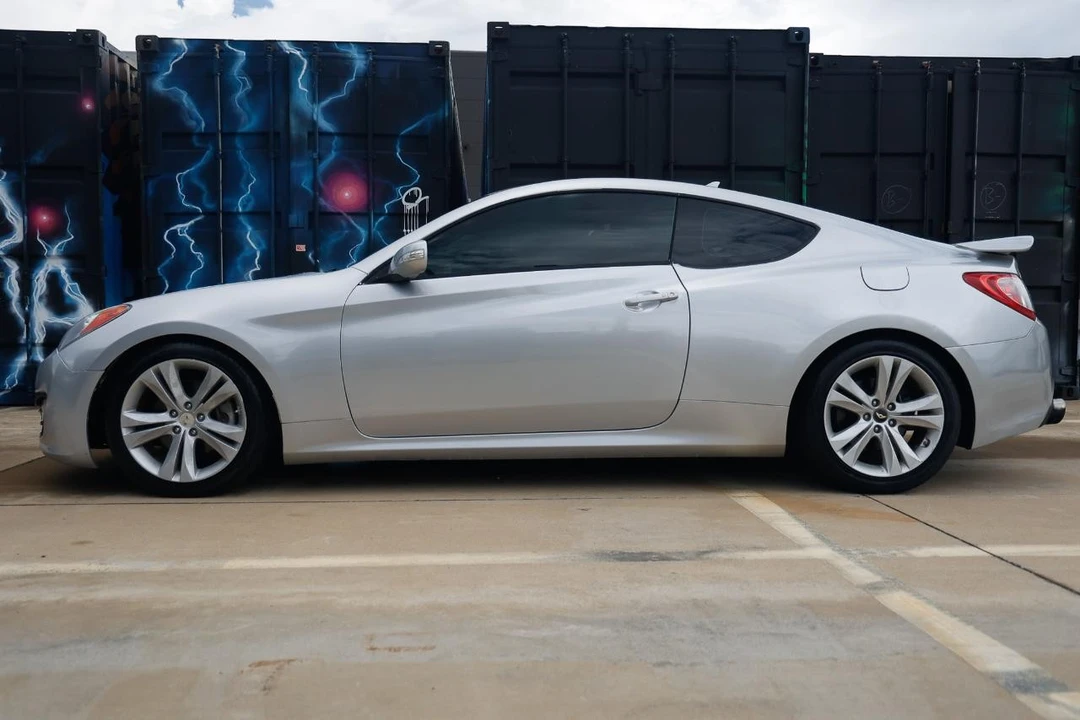 2010 Hyundai Genesis Coupe - Image 3 of 31