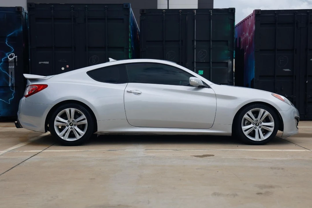 2010 Hyundai Genesis Coupe - Image 13 of 31