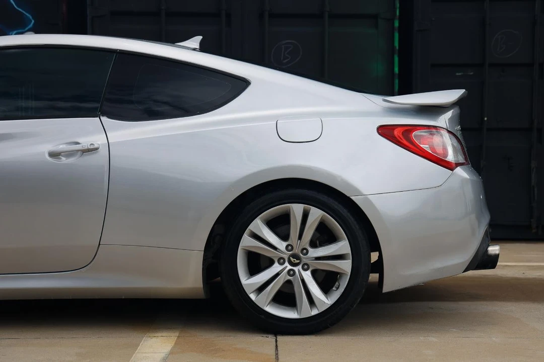 2010 Hyundai Genesis Coupe - Image 25 of 31