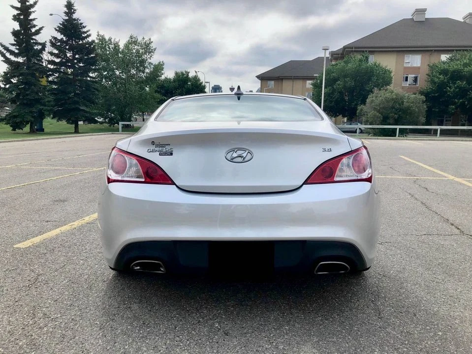 2010 Hyundai Genesis Coupe - Image 6 of 8
