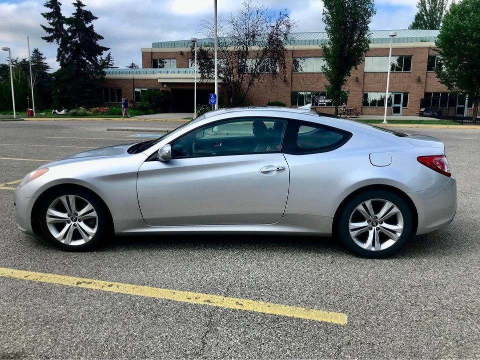 2010 Hyundai Genesis Coupe - Image 4 of 8