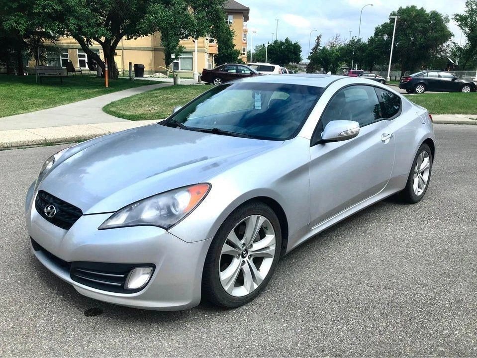 2010 Hyundai Genesis Coupe - Image 2 of 8