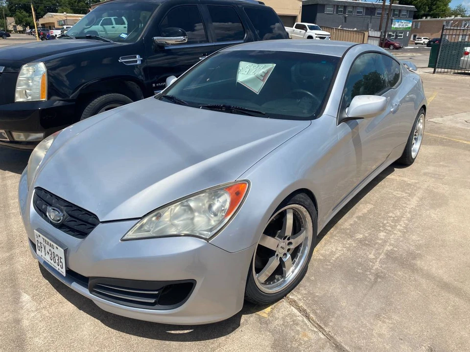 2010 Hyundai Genesis Coupe - Image 2 of 11