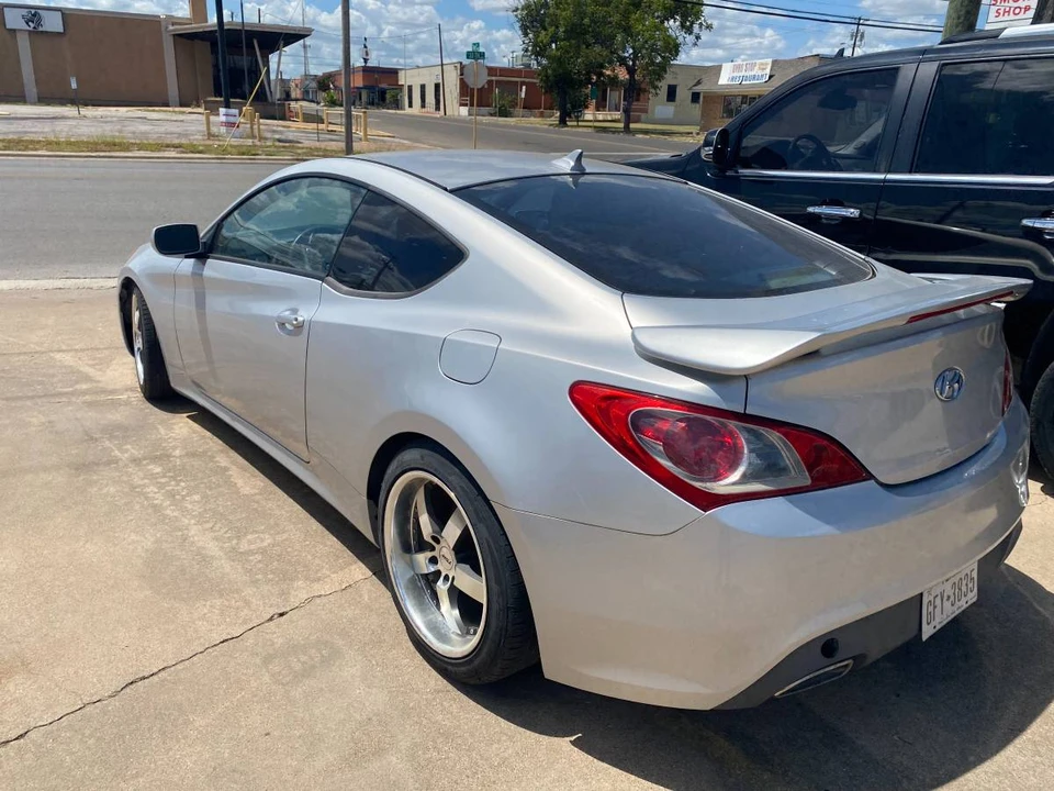 2010 Hyundai Genesis Coupe - Image 4 of 11