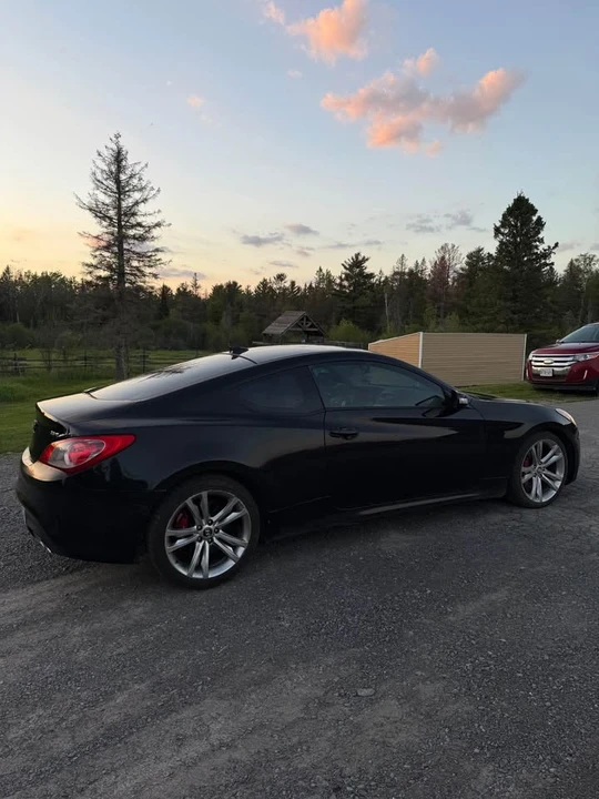 2010 Hyundai Genesis Coupe - Image 5 of 7