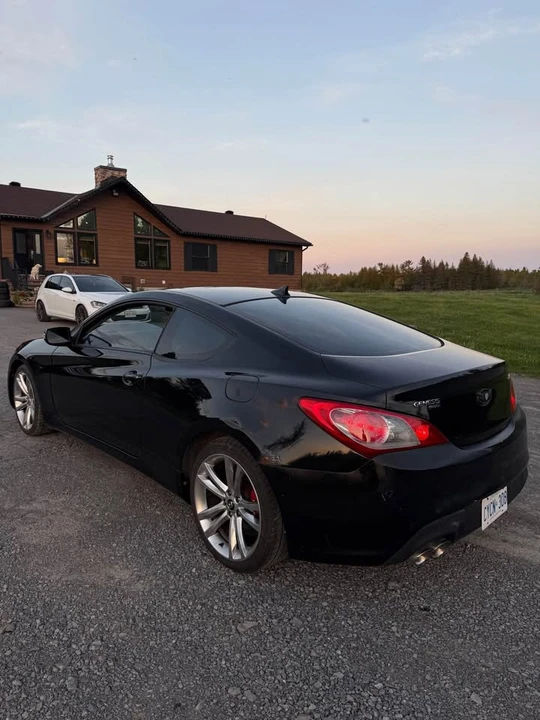 2010 Hyundai Genesis Coupe - Image 2 of 7