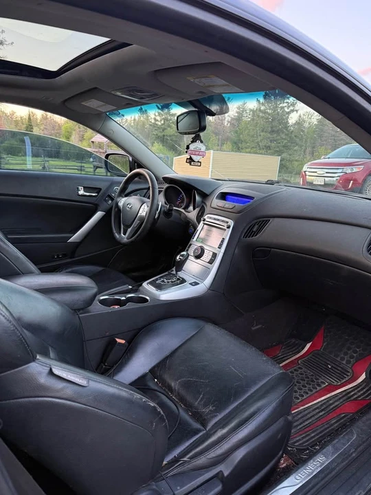 2010 Hyundai Genesis Coupe - Image 6 of 7