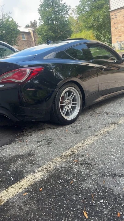 2010 Hyundai Genesis Coupe - Image 2 of 19