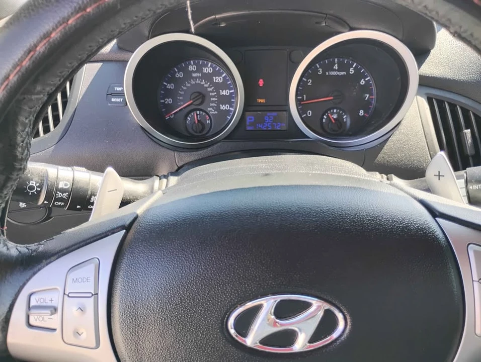 2010 Hyundai Genesis Coupe - Image 6 of 8