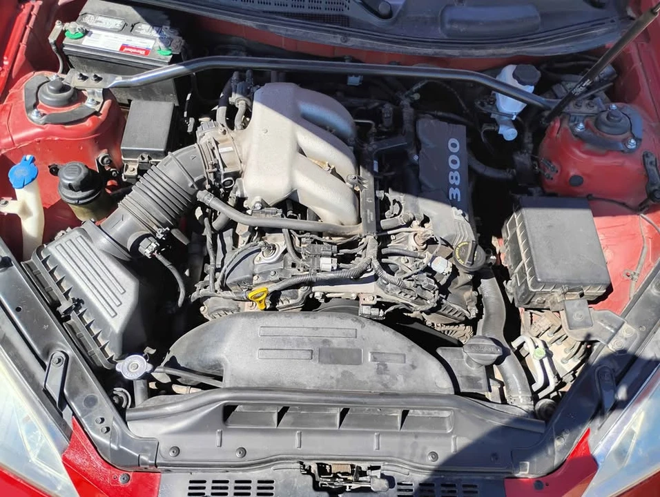 2010 Hyundai Genesis Coupe - Image 5 of 8
