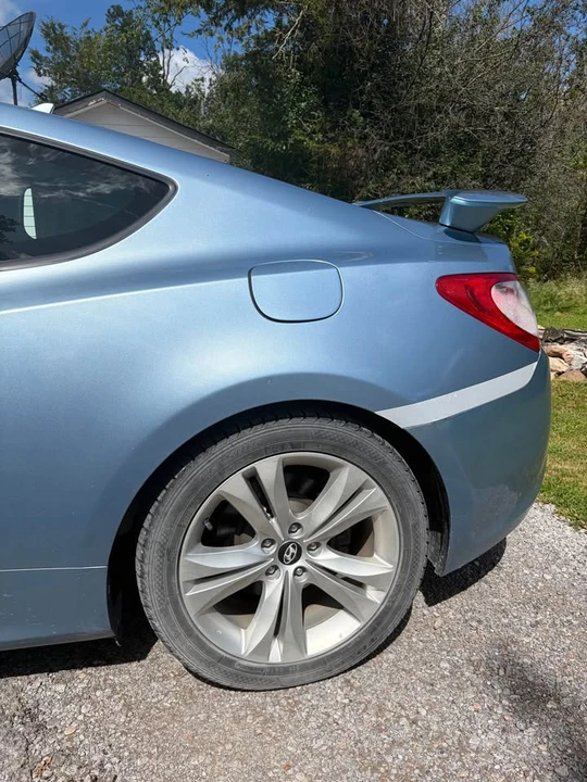 2010 Hyundai Genesis Coupe - Image 7 of 8
