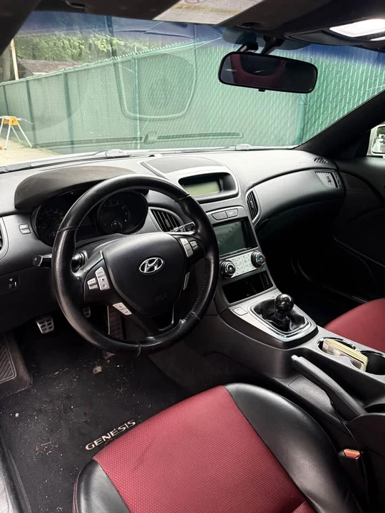 2010 Hyundai Genesis Coupe - Image 5 of 6