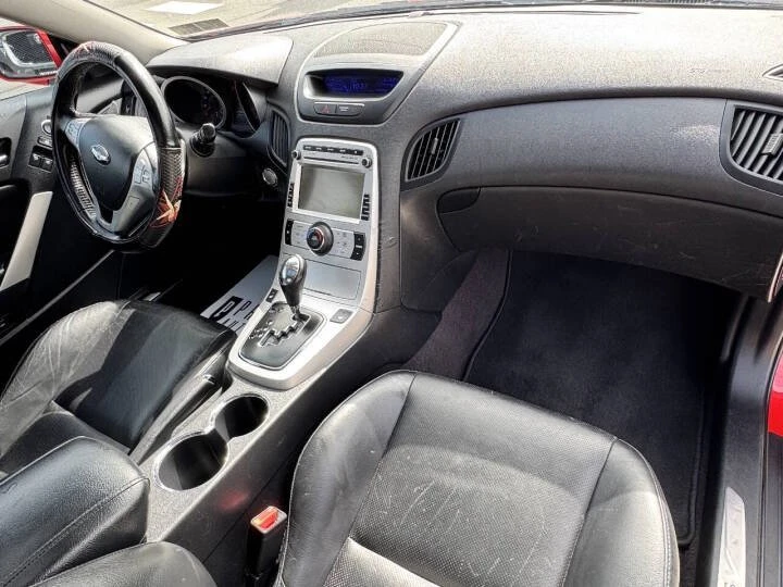 2010 Hyundai Genesis Coupe - Image 16 of 17