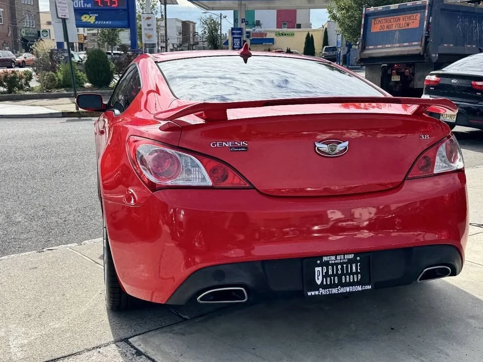 2010 Hyundai Genesis Coupe - Image 9 of 20